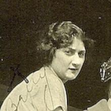 elizabeth and her sister rose and niece rosie (far left) 1925